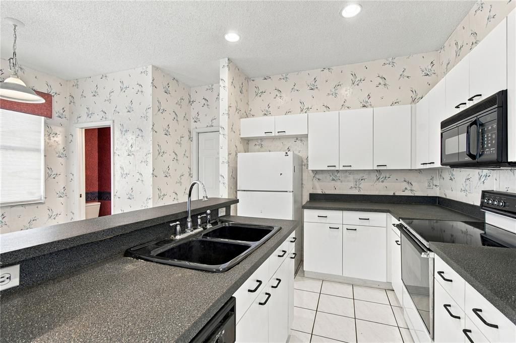 For Sale: $299,000 (4 beds, 3 baths, 1834 Square Feet)