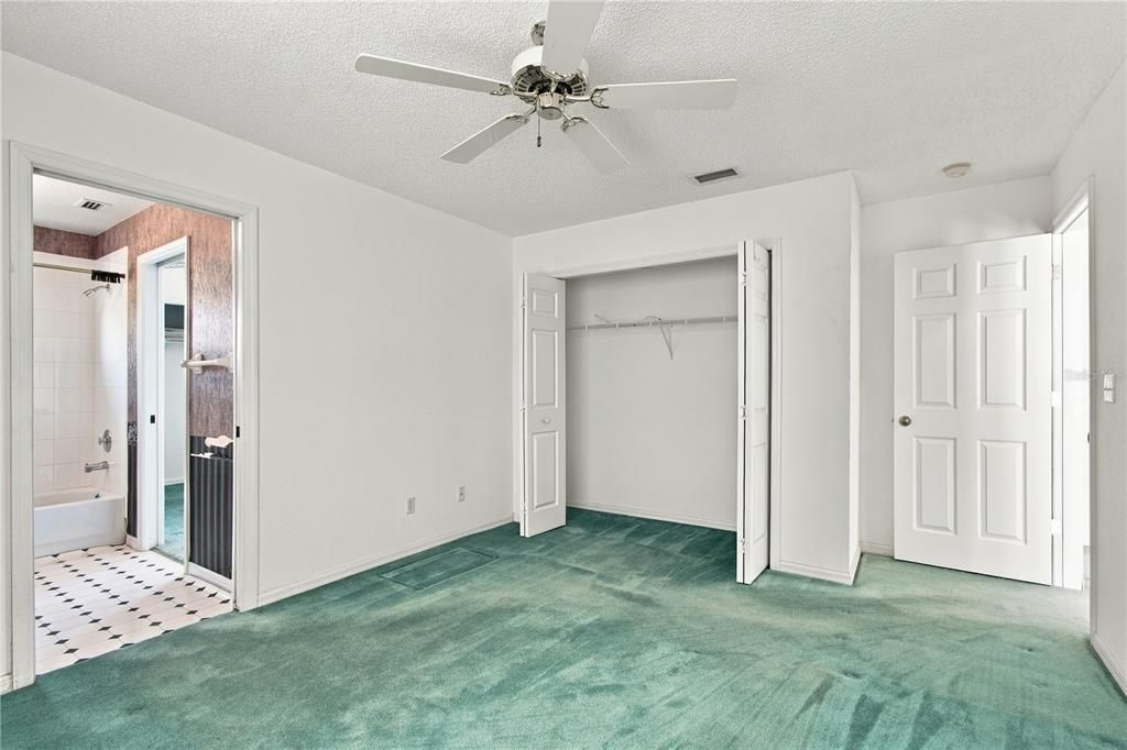 For Sale: $299,000 (4 beds, 3 baths, 1834 Square Feet)