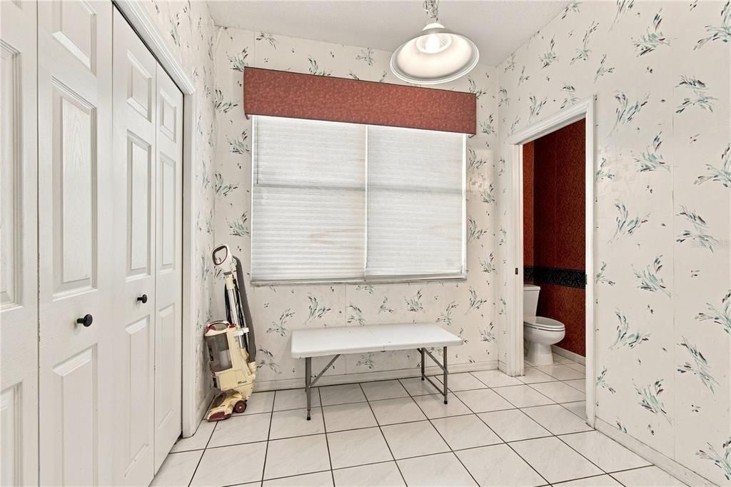 For Sale: $299,000 (4 beds, 3 baths, 1834 Square Feet)
