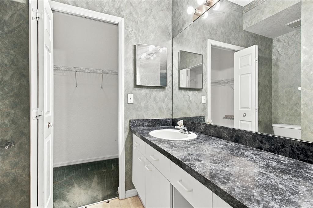 For Sale: $299,000 (4 beds, 3 baths, 1834 Square Feet)
