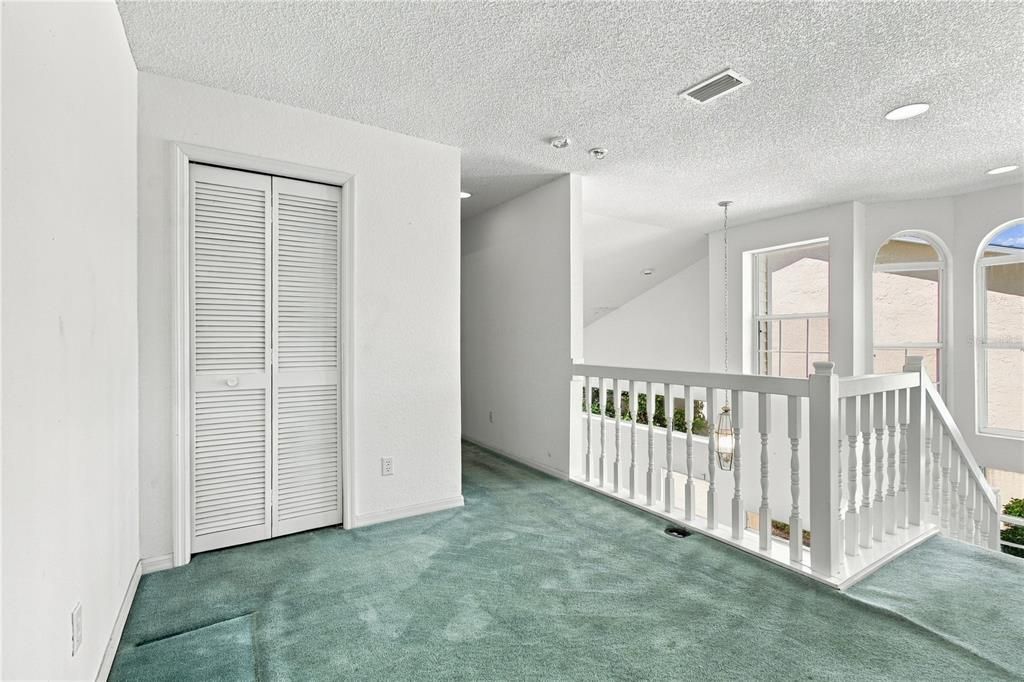For Sale: $299,000 (4 beds, 3 baths, 1834 Square Feet)