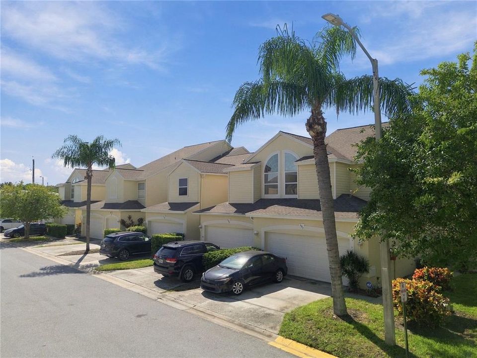 For Sale: $299,000 (4 beds, 3 baths, 1834 Square Feet)