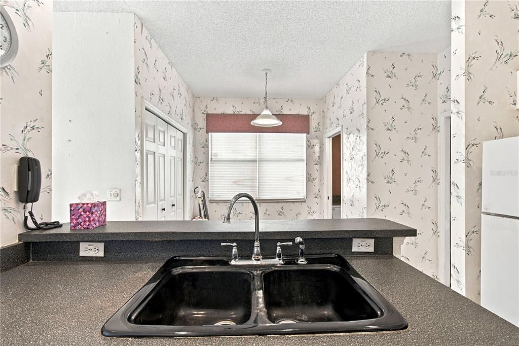 For Sale: $299,000 (4 beds, 3 baths, 1834 Square Feet)