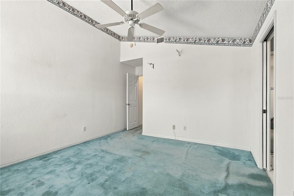 For Sale: $299,000 (4 beds, 3 baths, 1834 Square Feet)