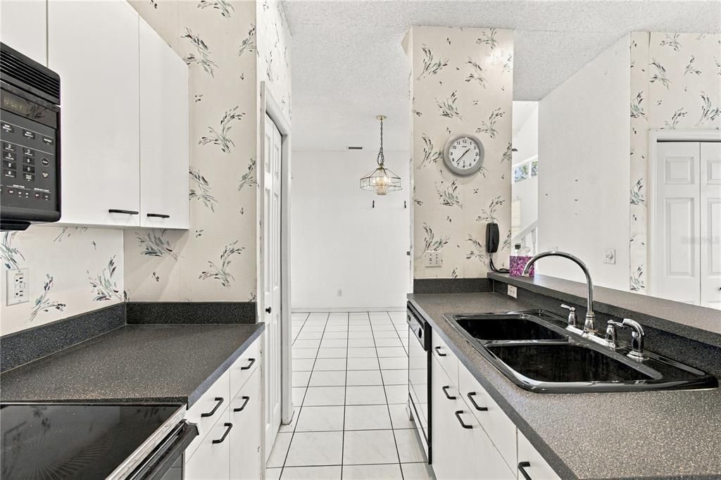 For Sale: $299,000 (4 beds, 3 baths, 1834 Square Feet)