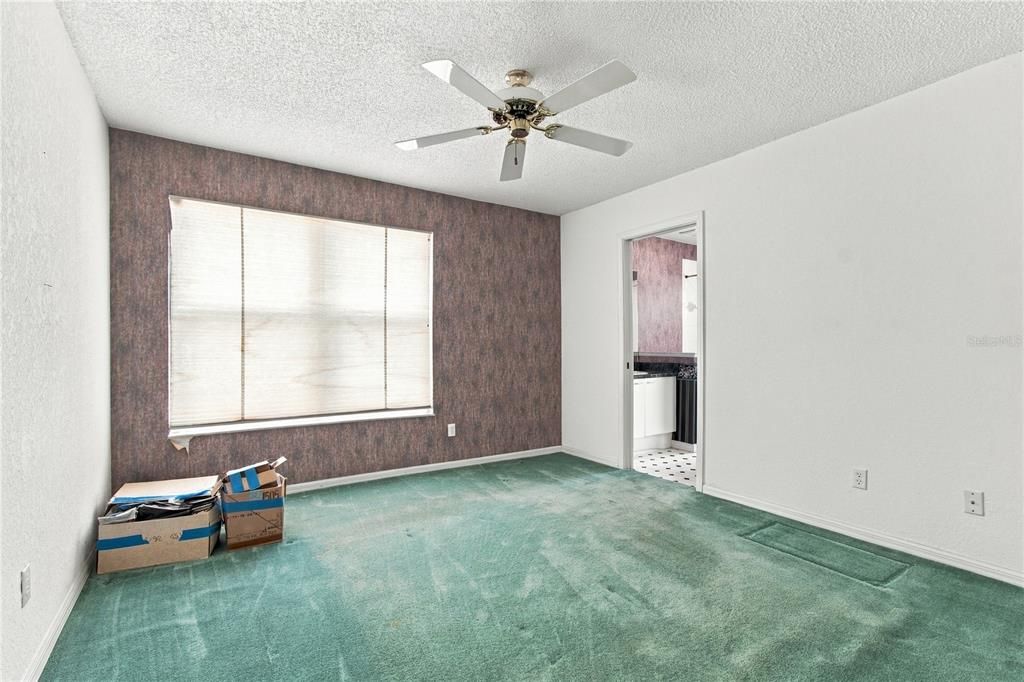 For Sale: $299,000 (4 beds, 3 baths, 1834 Square Feet)