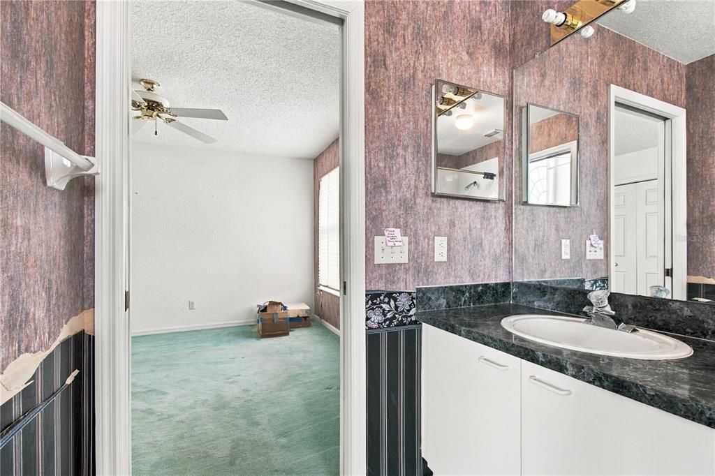 For Sale: $299,000 (4 beds, 3 baths, 1834 Square Feet)