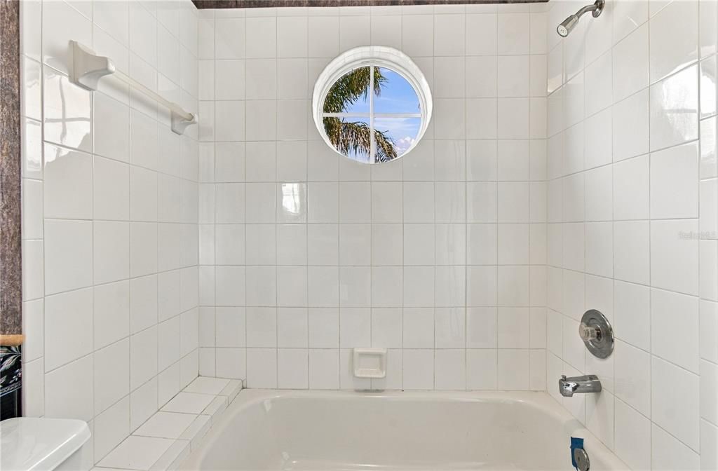 For Sale: $299,000 (4 beds, 3 baths, 1834 Square Feet)