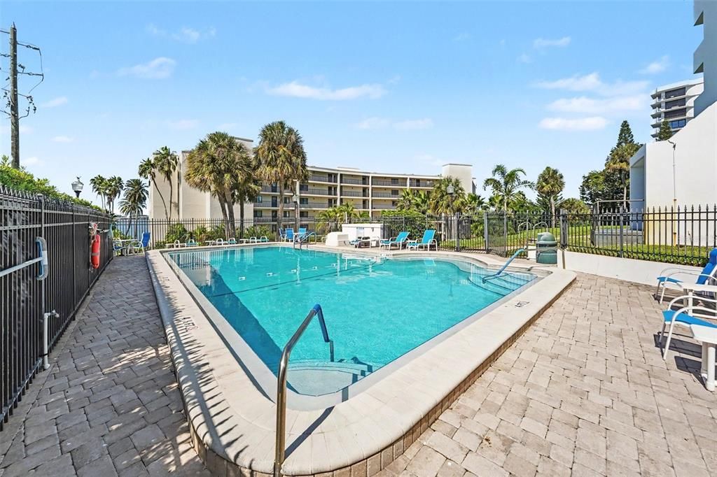 For Sale: $265,000 (1 beds, 1 baths, 1010 Square Feet)