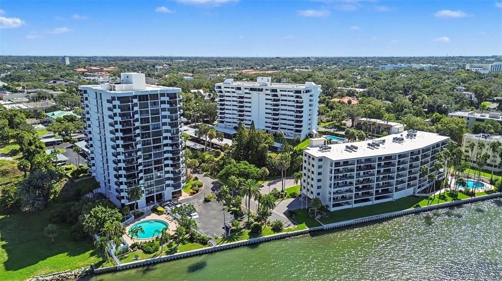For Sale: $265,000 (1 beds, 1 baths, 1010 Square Feet)