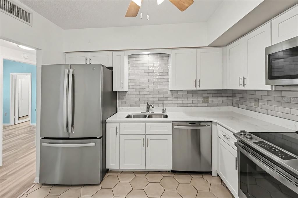For Sale: $265,000 (1 beds, 1 baths, 1010 Square Feet)