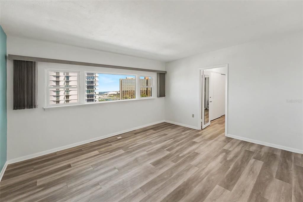 For Sale: $265,000 (1 beds, 1 baths, 1010 Square Feet)