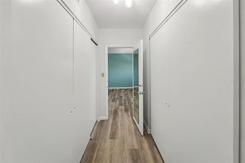 For Sale: $265,000 (1 beds, 1 baths, 1010 Square Feet)