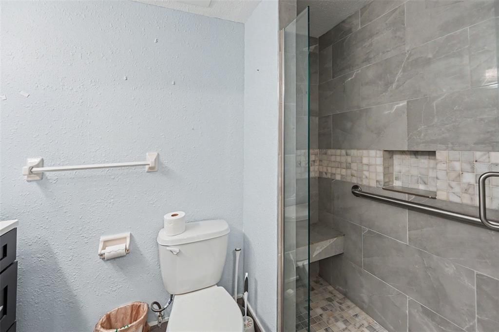 For Sale: $265,000 (1 beds, 1 baths, 1010 Square Feet)