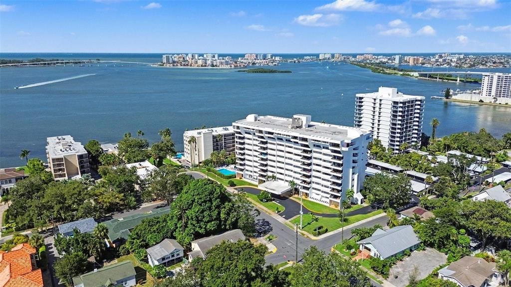 For Sale: $265,000 (1 beds, 1 baths, 1010 Square Feet)