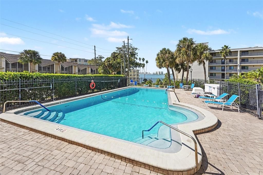 For Sale: $265,000 (1 beds, 1 baths, 1010 Square Feet)