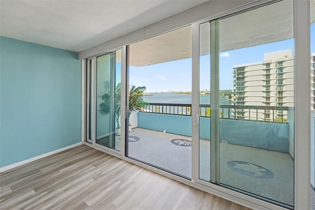 For Sale: $265,000 (1 beds, 1 baths, 1010 Square Feet)