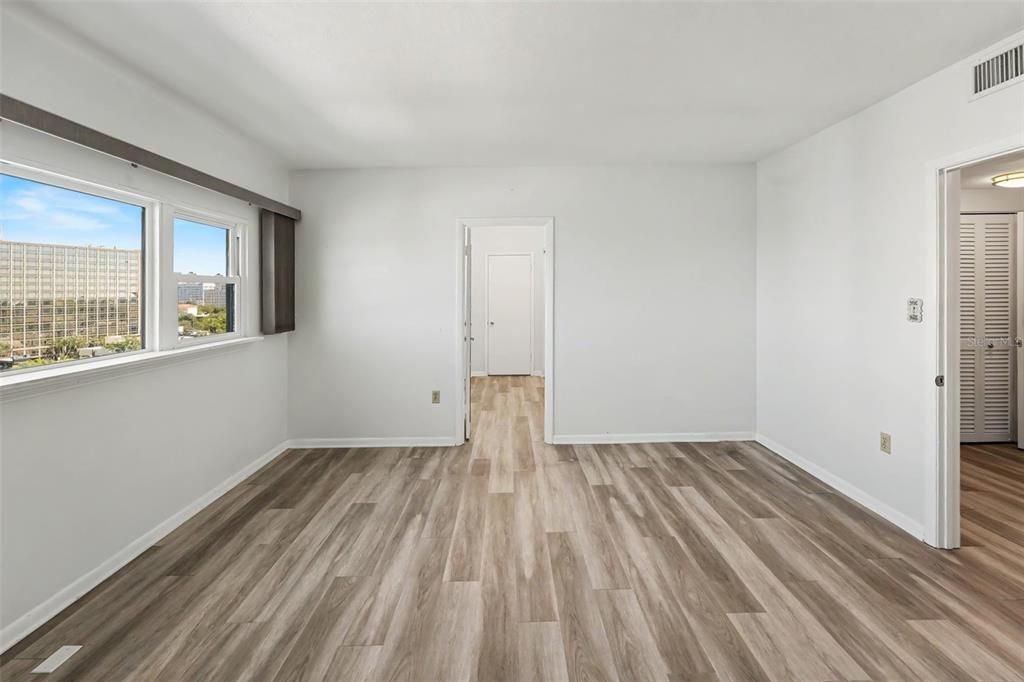 For Sale: $265,000 (1 beds, 1 baths, 1010 Square Feet)