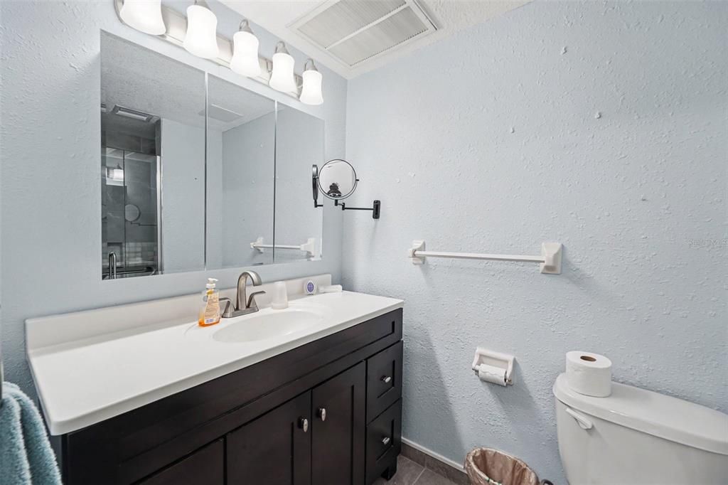 For Sale: $265,000 (1 beds, 1 baths, 1010 Square Feet)