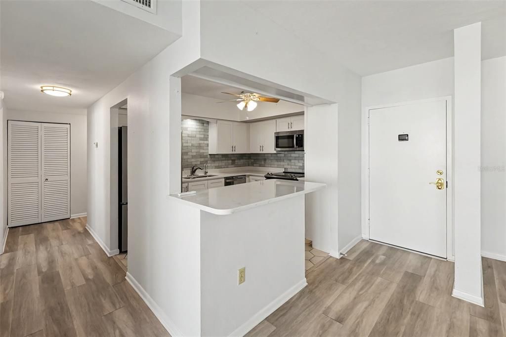 For Sale: $265,000 (1 beds, 1 baths, 1010 Square Feet)