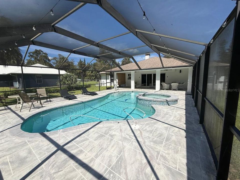 En Venta: $699,000 (4 camas, 3 baños, 1814 Pies cuadrados)
