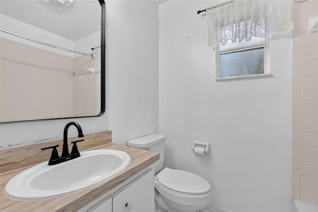 На продажу: $299,500 (3 спален, 2 ванн, 1094 Квадратных фут)