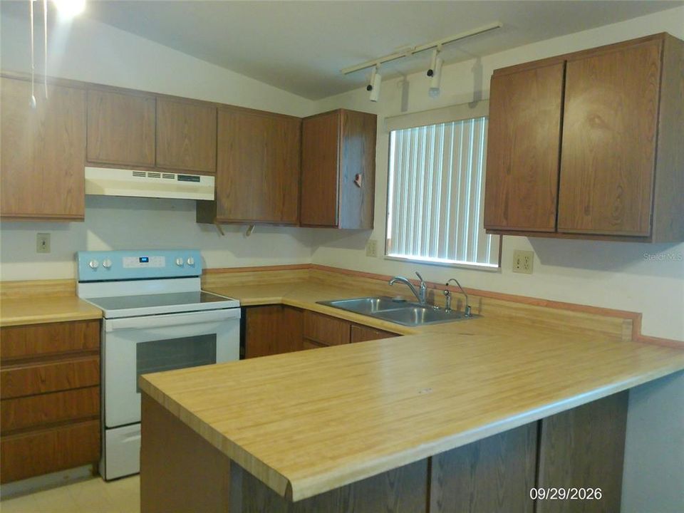 На продажу: $149,900 (3 спален, 2 ванн, 1200 Квадратных фут)