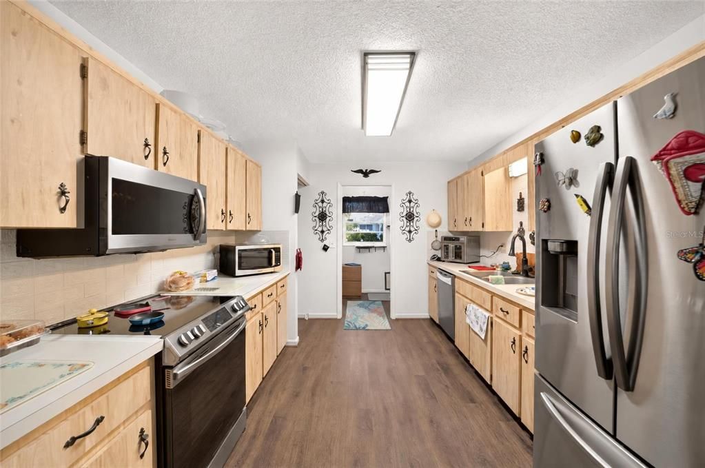 For Sale: $149,900 (2 beds, 2 baths, 1369 Square Feet)