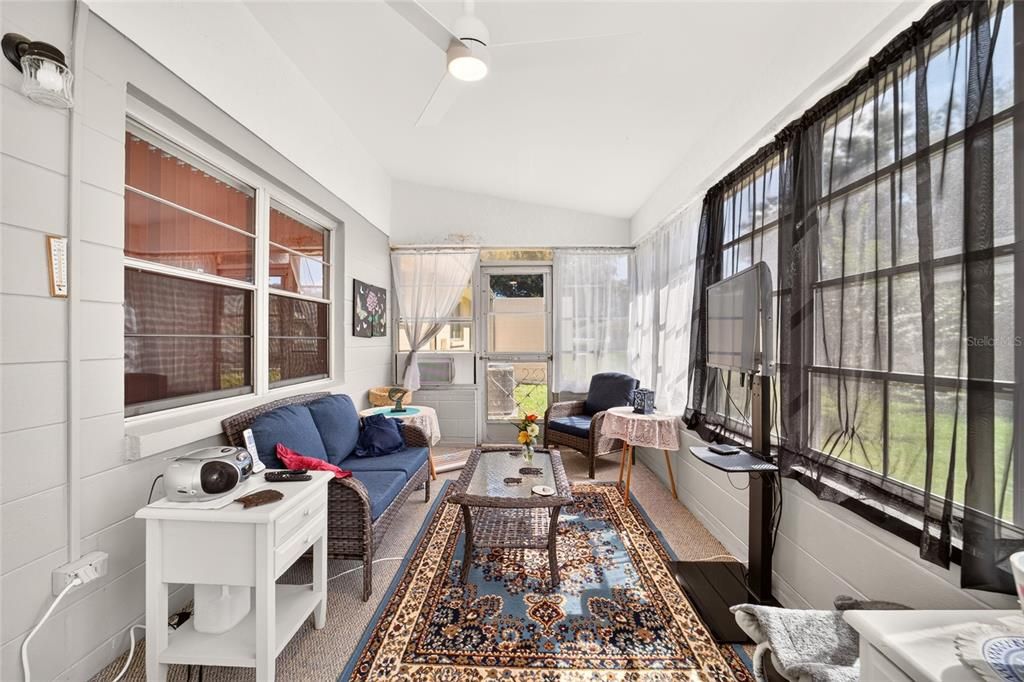 For Sale: $149,900 (2 beds, 2 baths, 1369 Square Feet)