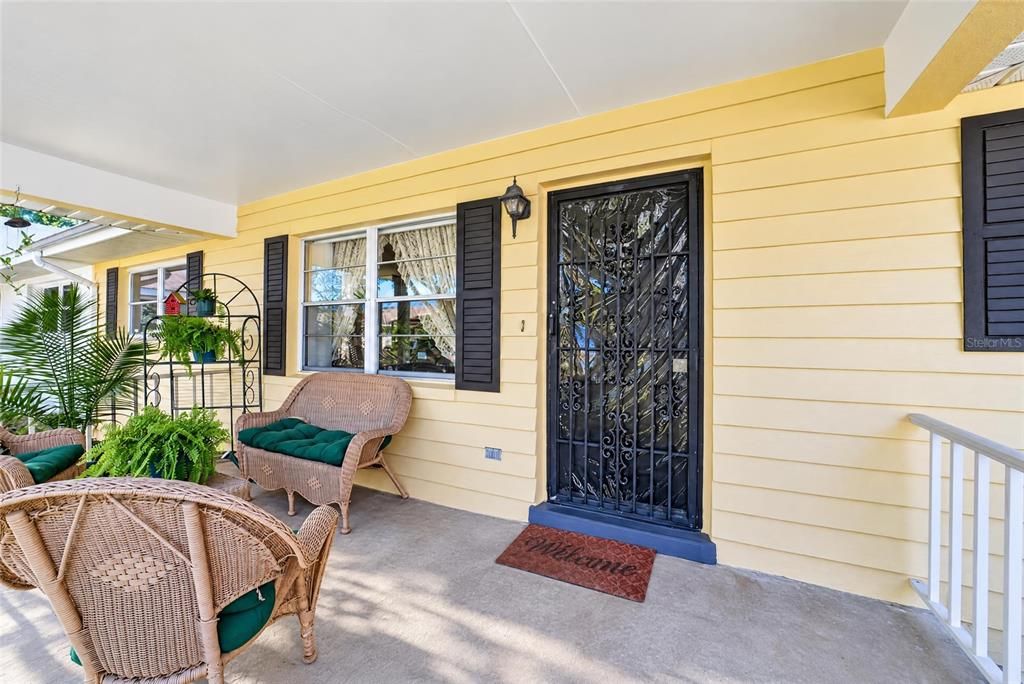For Sale: $149,900 (2 beds, 2 baths, 1369 Square Feet)