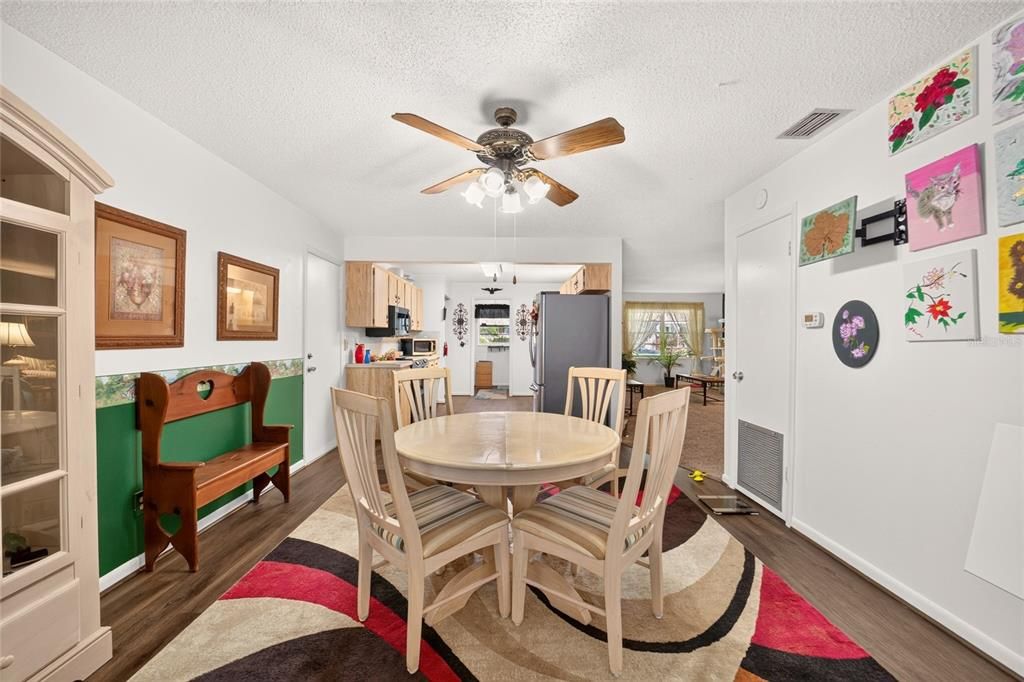 For Sale: $149,900 (2 beds, 2 baths, 1369 Square Feet)