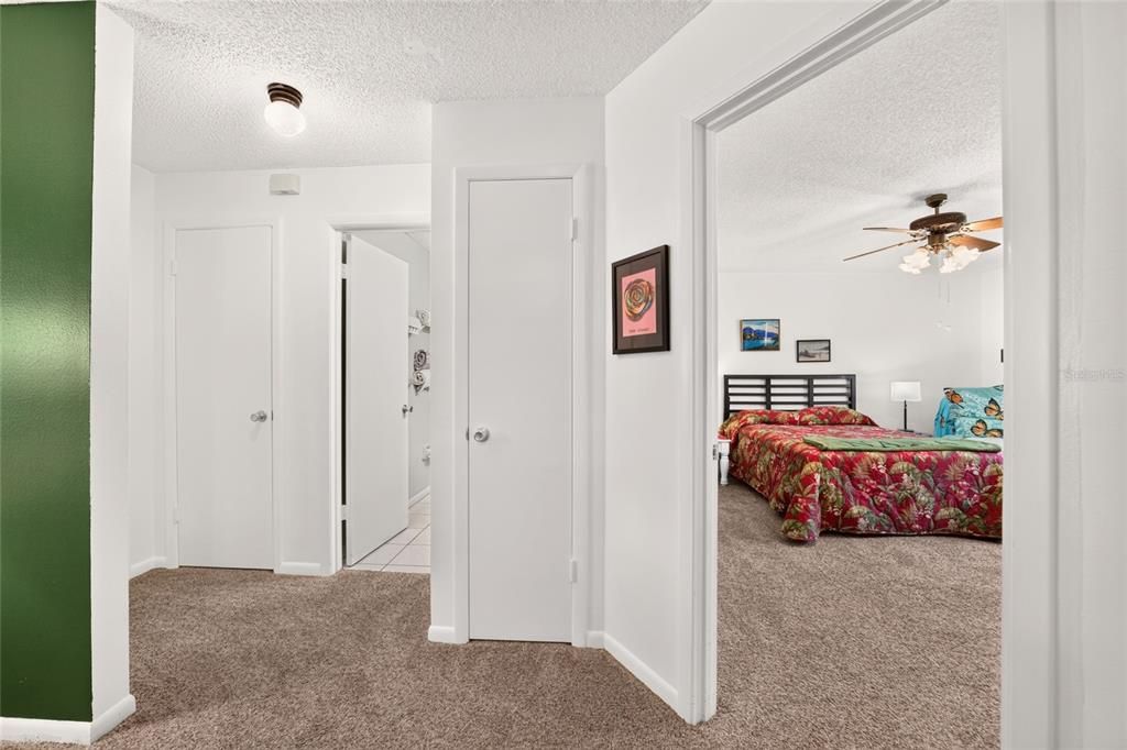 For Sale: $149,900 (2 beds, 2 baths, 1369 Square Feet)