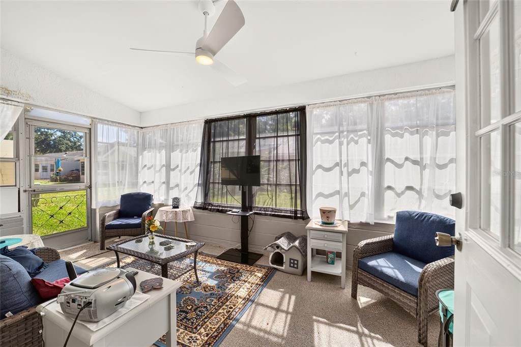 For Sale: $149,900 (2 beds, 2 baths, 1369 Square Feet)
