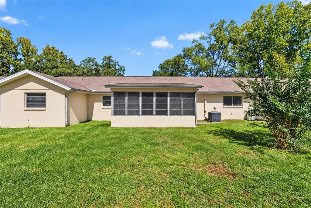 For Sale: $149,900 (2 beds, 2 baths, 1369 Square Feet)