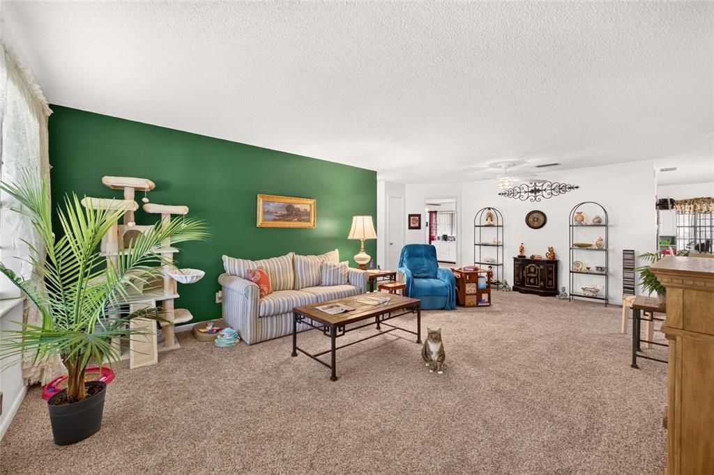 For Sale: $149,900 (2 beds, 2 baths, 1369 Square Feet)