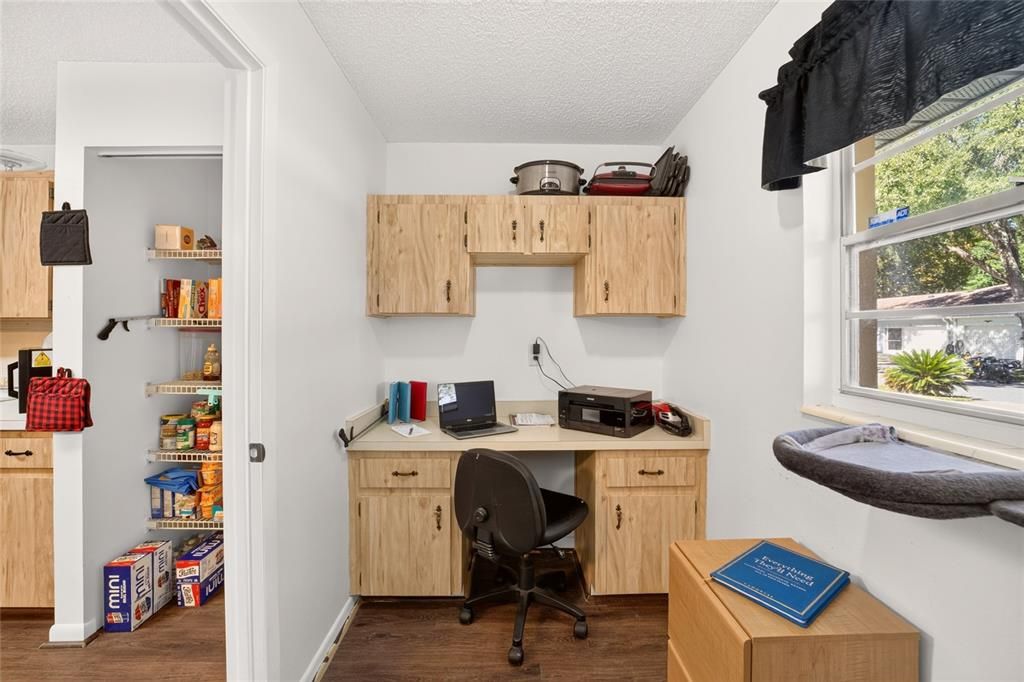 For Sale: $149,900 (2 beds, 2 baths, 1369 Square Feet)
