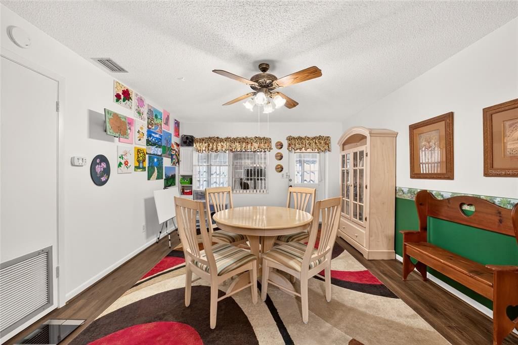 For Sale: $149,900 (2 beds, 2 baths, 1369 Square Feet)