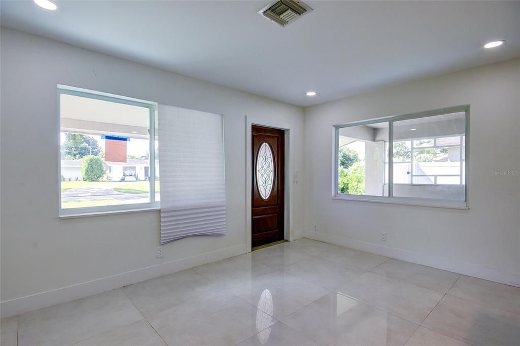 En Venta: $394,950 (3 camas, 2 baños, 927 Pies cuadrados)