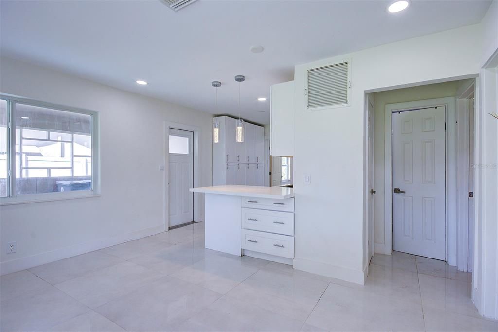 En Venta: $394,950 (3 camas, 2 baños, 927 Pies cuadrados)