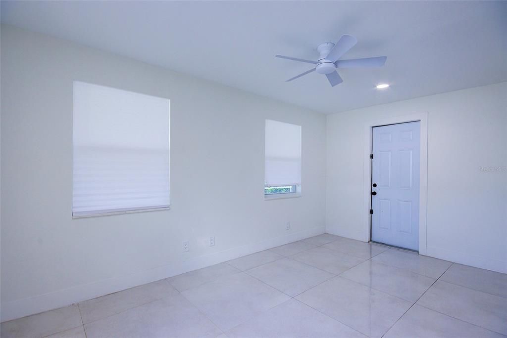 En Venta: $394,950 (3 camas, 2 baños, 927 Pies cuadrados)