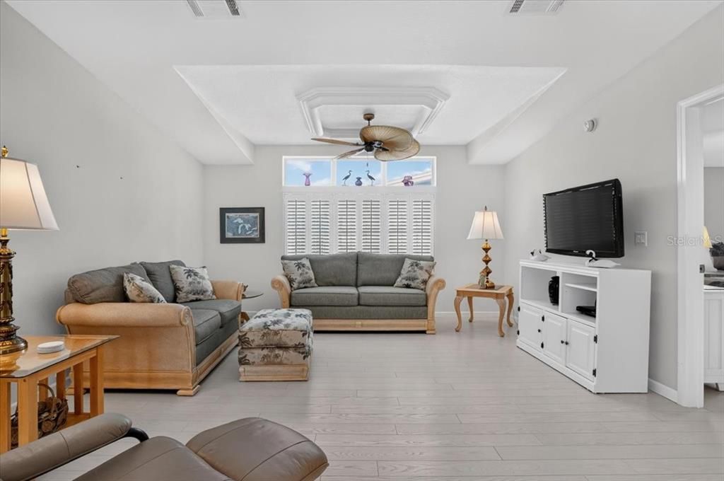 En Venta: $215,000 (3 camas, 2 baños, 1512 Pies cuadrados)