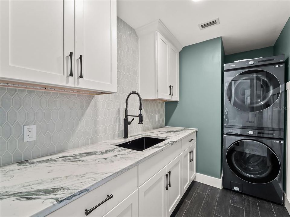 For Sale: $469,900 (3 beds, 2 baths, 1859 Square Feet)