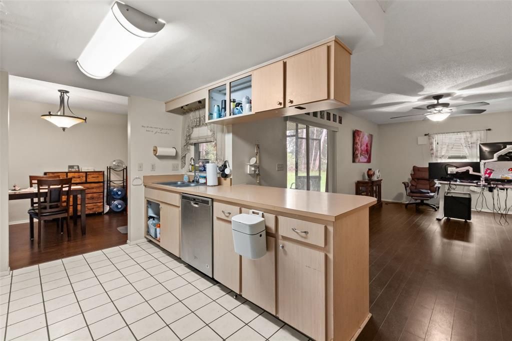 For Sale: $425,000 (3 beds, 2 baths, 1504 Square Feet)