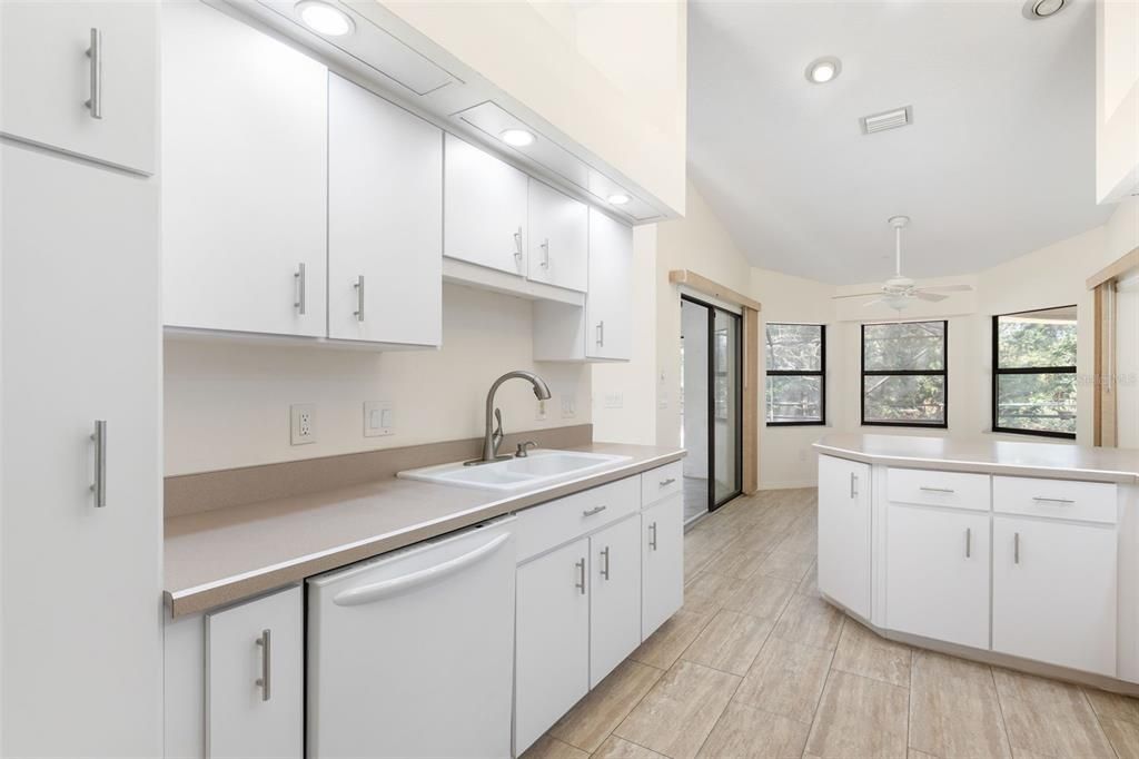 На продажу: $359,000 (3 спален, 2 ванн, 1850 Квадратных фут)