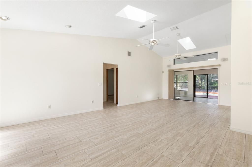 На продажу: $359,000 (3 спален, 2 ванн, 1850 Квадратных фут)