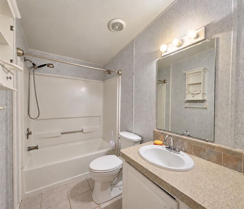 На продажу: $375,000 (3 спален, 2 ванн, 1800 Квадратных фут)