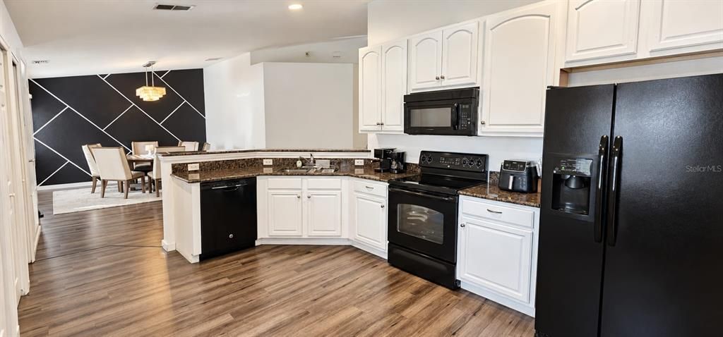 For Sale: $325,000 (3 beds, 2 baths, 1864 Square Feet)