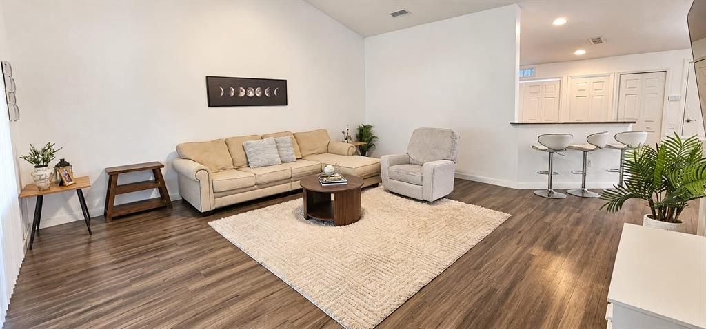 For Sale: $325,000 (3 beds, 2 baths, 1864 Square Feet)