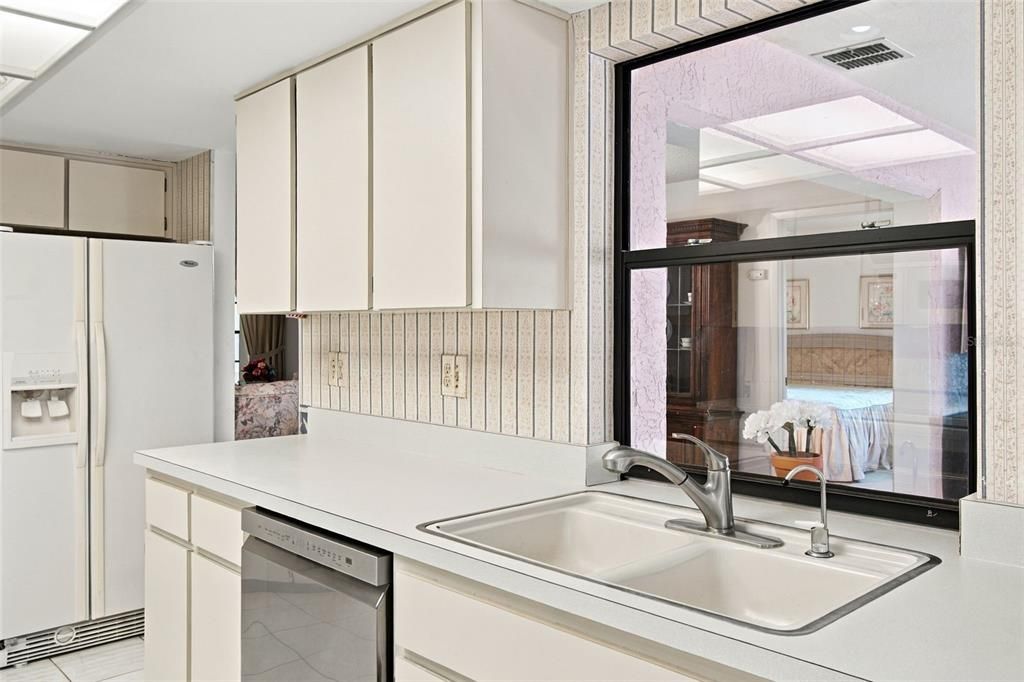 For Sale: $450,000 (2 beds, 2 baths, 1700 Square Feet)