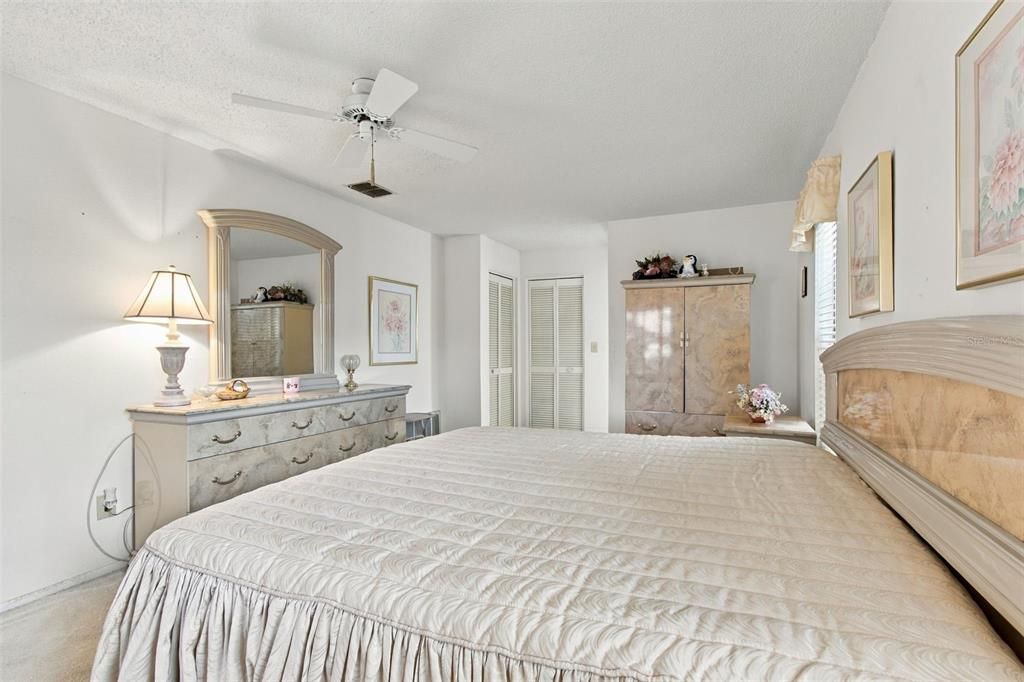 For Sale: $450,000 (2 beds, 2 baths, 1700 Square Feet)